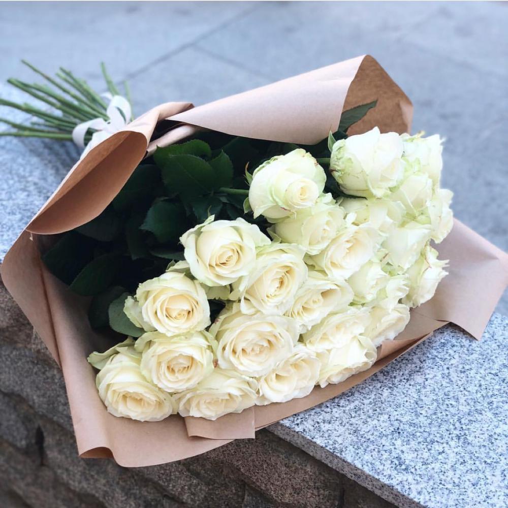 Букет Белые розы Анастасия в Михайловке Приморский край