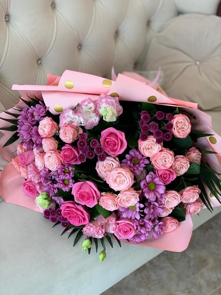 Букет цветов из: Хризантемы, Розы и Лизиантусы в Михайловке Приморский край