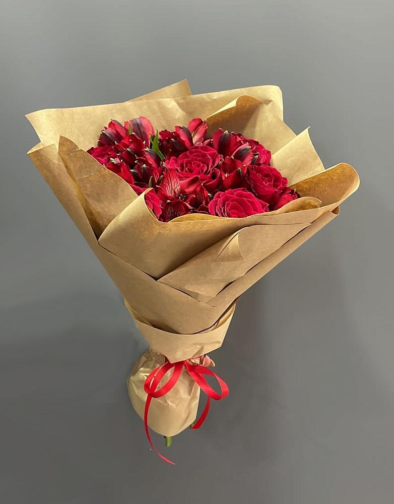 Букет цветов из: Альстромерии и Розы в Михайловке Приморский край