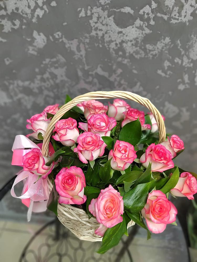 Цветочная композиция из Розы в корзине в Михайловке Приморский край