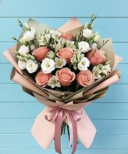 Букет цветов из:  Розы, Альстромерии и Лизиантусы в Михайловке Приморский край