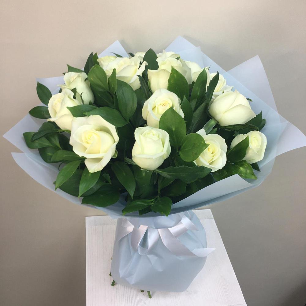 Букет 15 Белых роз Проуд в Михайловке Приморский край