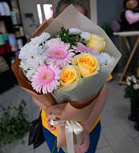 Букет цветов из:  Герберы, Розы и Хризантемы в Михайловке Приморский край