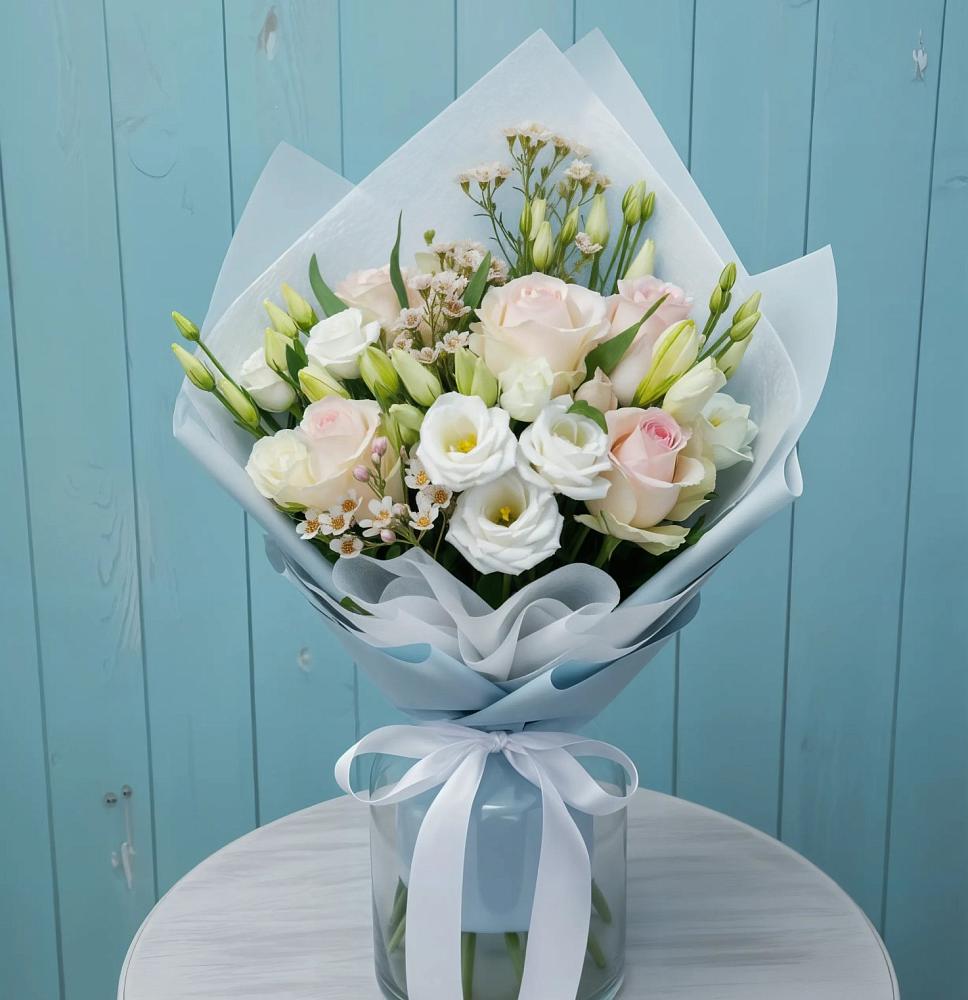 Букет цветов из: Розы и Лизиантусы в Михайловке Приморский край