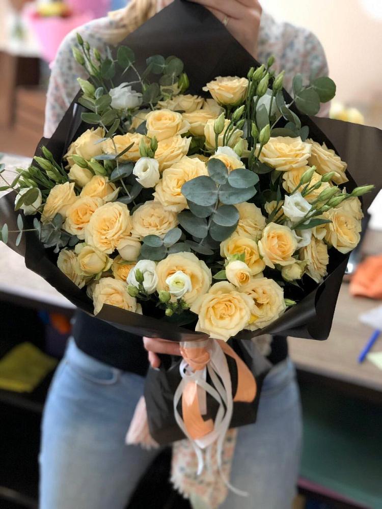 Букет цветов из: Розы и Лизиантусы в Михайловке Приморский край