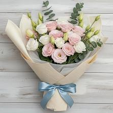 Букет цветов из:  Лизиантусы в Михайловке Приморский край