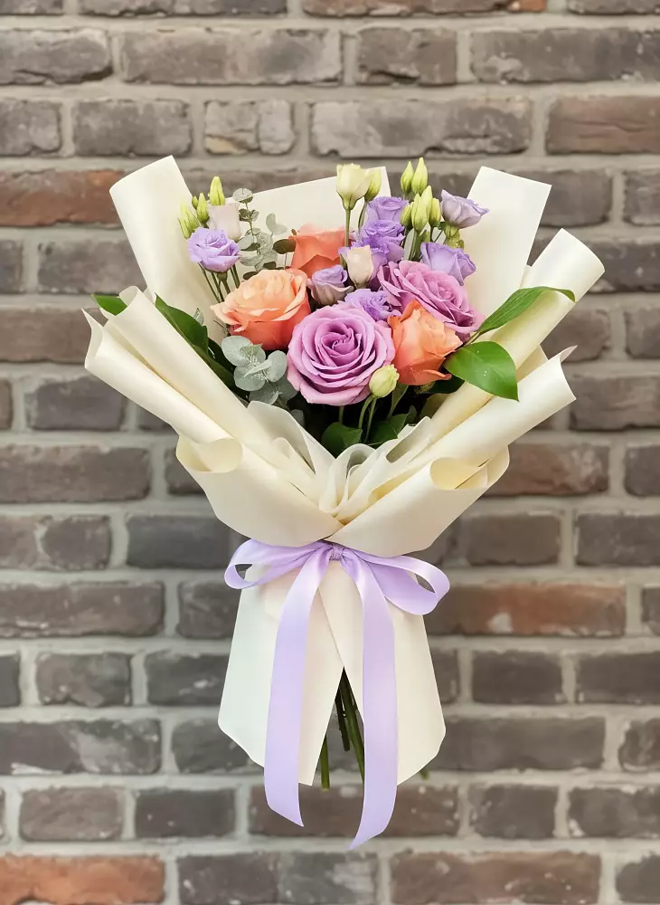 Букет цветов из: Лизиантусы и Розы в Михайловке Приморский край