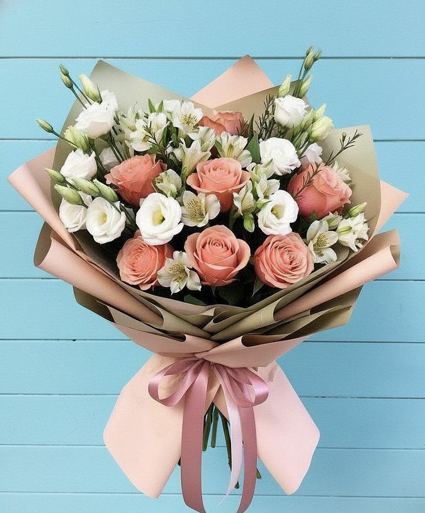 Букет цветов из: Розы, Альстромерии и Лизиантусы в Михайловке Приморский край