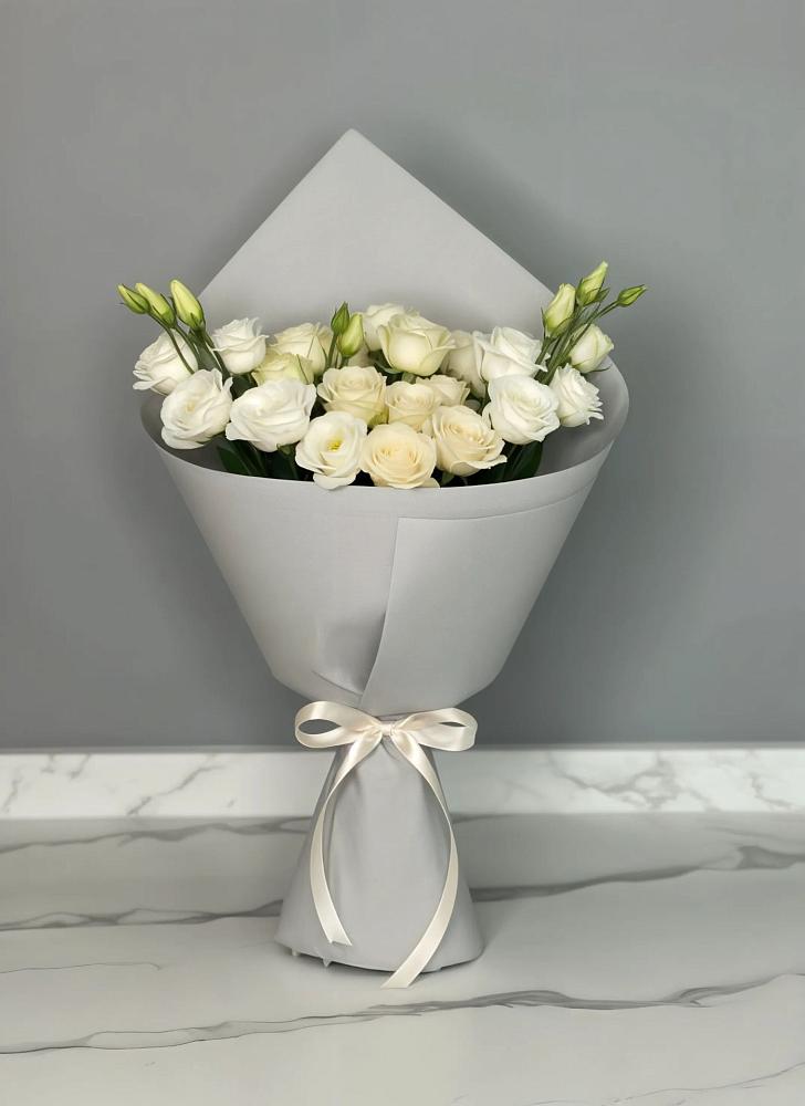 Букет цветов из: Розы и Лизиантусы в Михайловке Приморский край