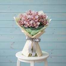 Букет цветов из:  Орхидеи и Розы в Михайловке Приморский край