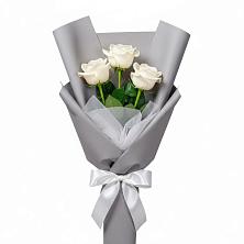 Букет 3 белые розы в Михайловке Приморский край