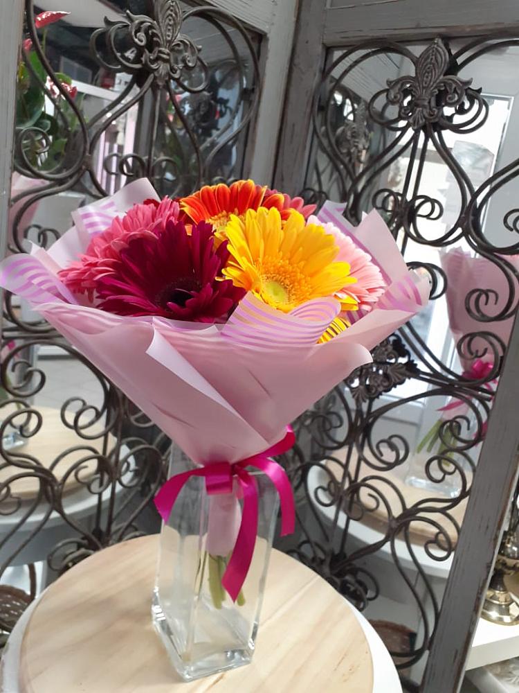 Букет цветов из: Герберы в Михайловке Приморский край