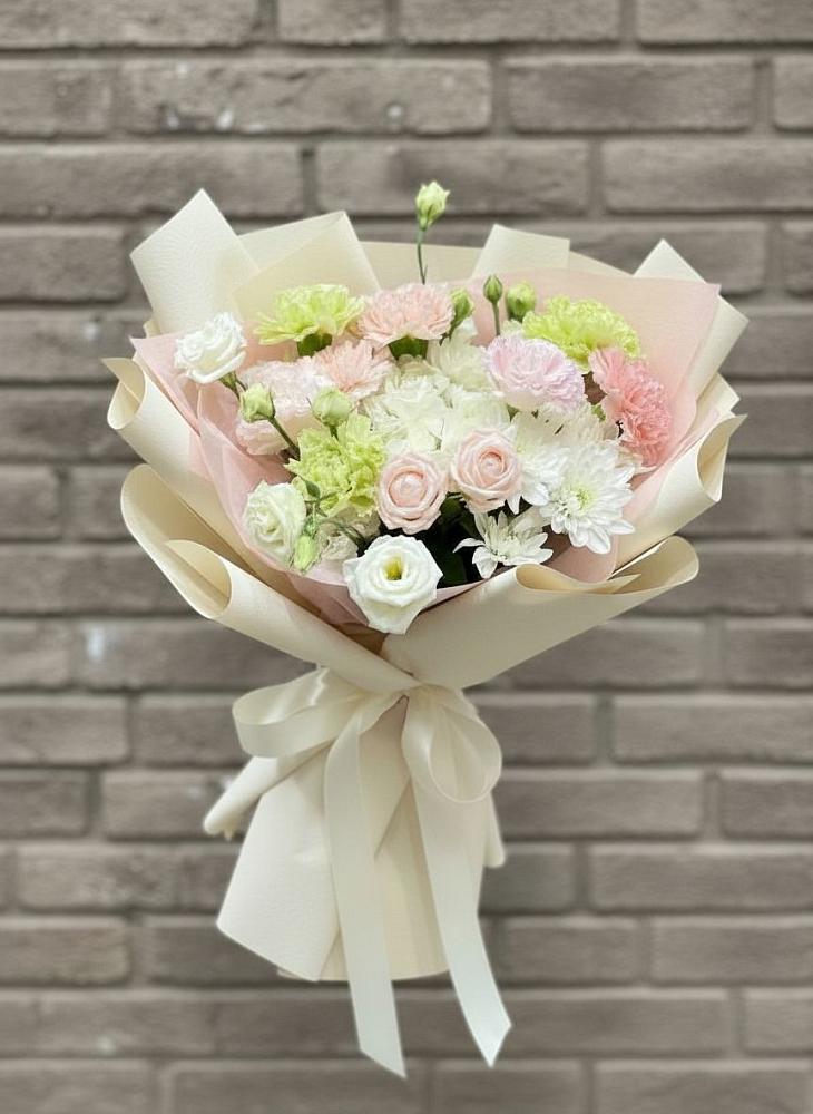 Букет цветов из: Гвоздики, Розы, Лизиантусы и Хризантемы в Михайловке Приморский край