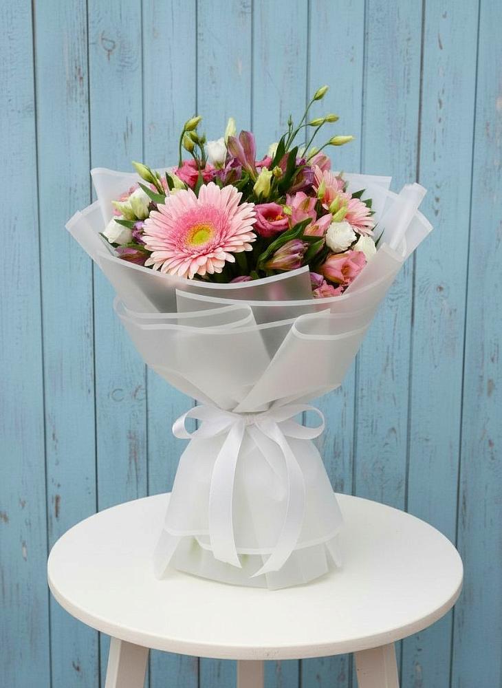 Букет цветов из: Герберы, Альстромерии и Лизиантусы в Михайловке Приморский край