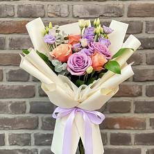 Букет цветов из:  Лизиантусы и Розы в Михайловке Приморский край