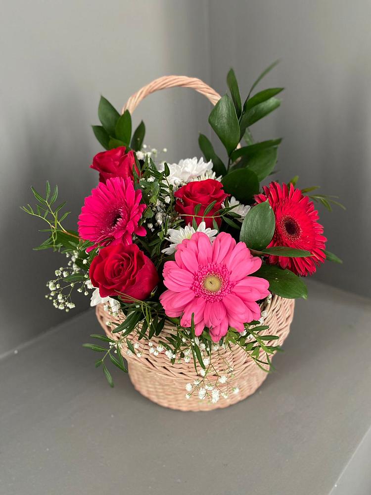 Цветочная композиция из Розы, Хризантемы и Герберы в корзине в Михайловке Приморский край