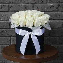 Цветочная композиция из Розы в шляпной коробке в Михайловке Приморский край