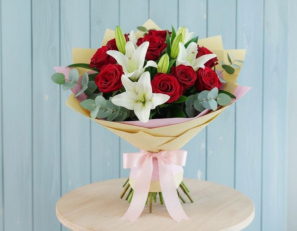 Букет цветов из: Лилии и Розы в Михайловке Приморский край